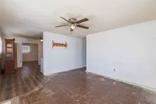 509 Scott St, Tye, TX 79563 - Photo 10