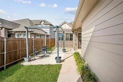 916 Crockett Street, Aubrey, TX 76227 - Photo 6