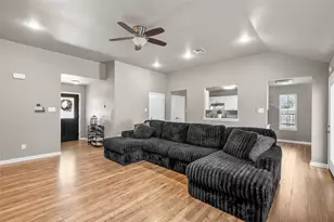 606 Powers St, Lacy Lakeview, TX 76705 - Photo 4