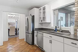 2145 Fountain Square Dr, Fort Worth, TX 76107 - Photo 14