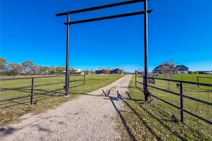 240 Cox Rd, Waxahachie, TX 75167 - Photo 2