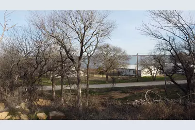 128 Meadow Pond Court, Runaway Bay, TX 76426 - Photo 4