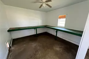 711 S Main St, Carbon, TX 76435 - Photo 32