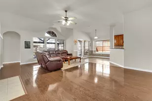 2720 Eastland Dr, Grand Prairie, TX 75052 - Photo 6