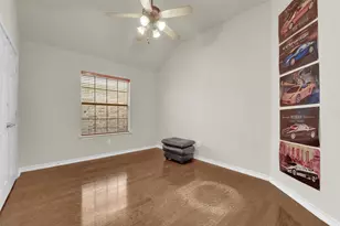 2720 Eastland Dr, Grand Prairie, TX 75052 - Photo 16