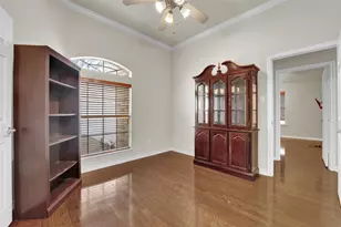 2720 Eastland Dr, Grand Prairie, TX 75052 - Photo 4