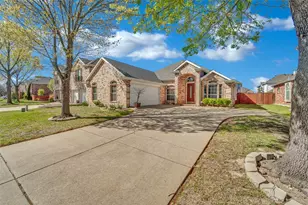 2720 Eastland Dr, Grand Prairie, TX 75052 - Photo 2