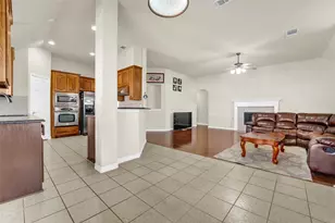 2720 Eastland Dr, Grand Prairie, TX 75052 - Photo 8