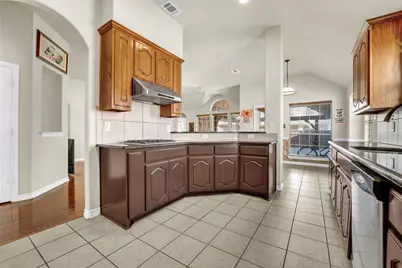 2720 Eastland Drive, Grand Prairie, TX 75052 - Photo 10