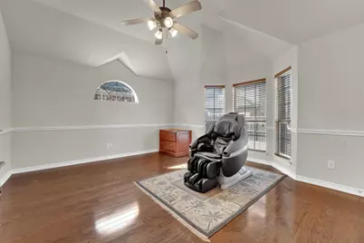 2720 Eastland Drive, Grand Prairie, TX 75052 - Photo 12