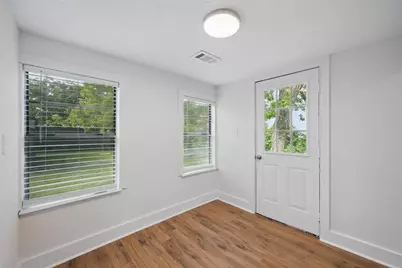908 E Houston Street, Sherman, TX 75092 - Photo 2