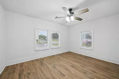 908 E Houston Street, Sherman, TX 75092 - Photo 10