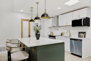 2102 Avignon Dr, Carrollton, TX 75007 - Photo 2