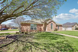 1325 Lake Shore Dr, Crowley, TX 76036 - Photo 2
