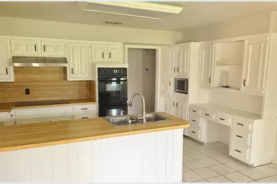 7519 Ravenswood Road, Granbury, TX 76049 - Photo 16