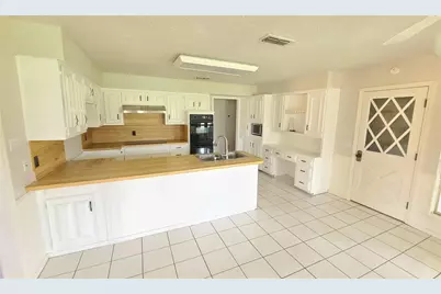 7519 Ravenswood Road, Granbury, TX 76049 - Photo 14