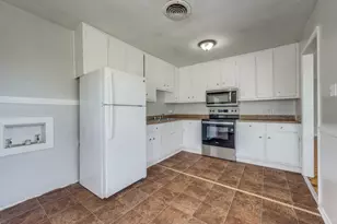 7 Pershing Dr, Denison, TX 75020 - Photo 2