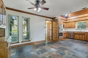 3917 Laurel Ln, Bedford, TX 76021 - Photo 8