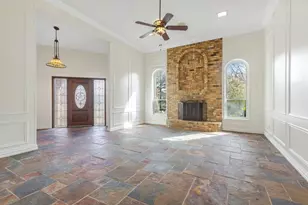 3917 Laurel Ln, Bedford, TX 76021 - Photo 4