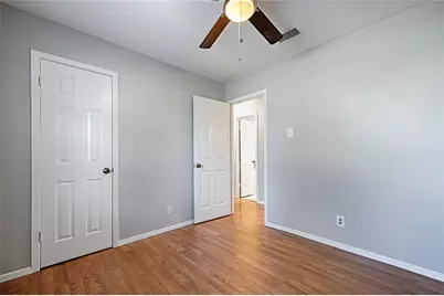 2304 Meadow Crest, Irving, TX 75060 - Photo 12