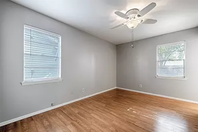 2304 Meadow Crest, Irving, TX 75060 - Photo 14