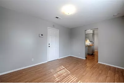 2304 Meadow Crest, Irving, TX 75060 - Photo 10