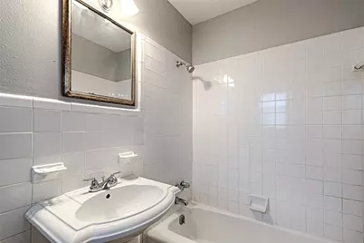 2304 Meadow Crest, Irving, TX 75060 - Photo 16