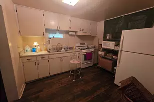 401 W Wilson St, Cleburne, TX 76033 - Photo 6