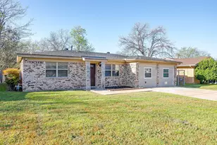 2101 Bettibart St, Fort Worth, TX 76134 - Photo 2