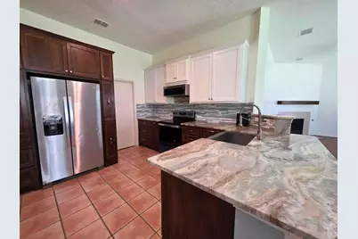 304 E Clover Park Drive, Fort Worth, TX 76140 - Photo 4