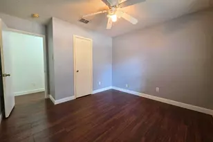 304 E Clover Park Dr, Fort Worth, TX 76140 - Photo 10