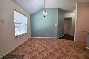 304 E Clover Park Dr, Fort Worth, TX 76140 - Photo 6