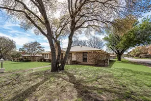 1038 Florence Dr, Duncanville, TX 75116 - Photo 2