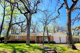 1020 Redbud Ct, Arlington, TX 76012 - Photo 2