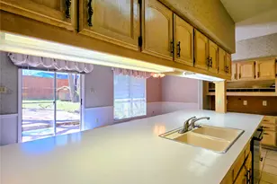 1020 Redbud Ct, Arlington, TX 76012 - Photo 6