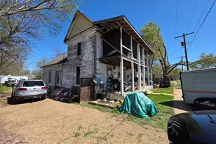 410 W Locust St, Whitewright, TX 75491 - Photo 2