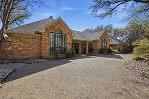 1005 Hemphill Dr, Cleburne, TX 76033 - Photo 2