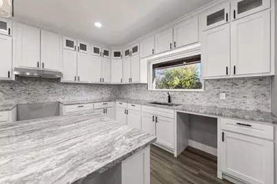 470 Elmwood Drive, Woodway, TX 76712 - Photo 8