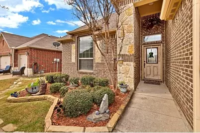 905 Cloudlock Drive, Saginaw, TX 76179 - Photo 2