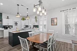 711 W Knox St, Ennis, TX 75119 - Photo 2