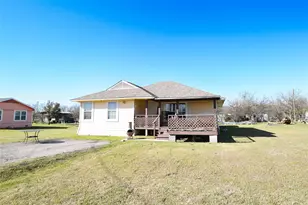 520 W Oak St, Gunter, TX 75058 - Photo 16