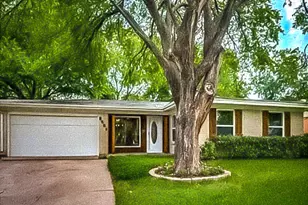 2605 Crest Ridge Dr, Dallas, TX 75228 - Photo 2