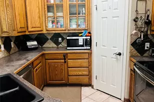 101 Burton Hill Dr, Weatherford, TX 76087 - Photo 6