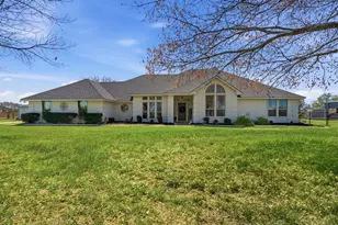 333 Meadow Crest Rd, Fort Worth, TX 76108 - Photo 2