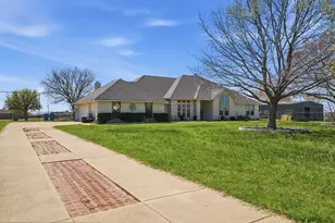 333 Meadow Crest Rd, Fort Worth, TX 76108 - Photo 2