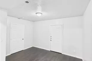 5601 Oak Grove Rd W, Fort Worth, TX 76134 - Photo 14