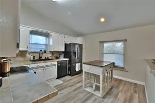 8906 Pleasant Hill Dr, Granbury, TX 76049 - Photo 4