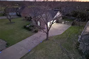 8906 Pleasant Hill Dr, Granbury, TX 76049 - Photo 22