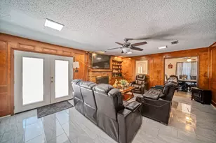 1127 Willowcreek Dr, Lancaster, TX 75146 - Photo 4