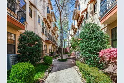 1018 Pavillion Street, Dallas, TX 75204 - Photo 1